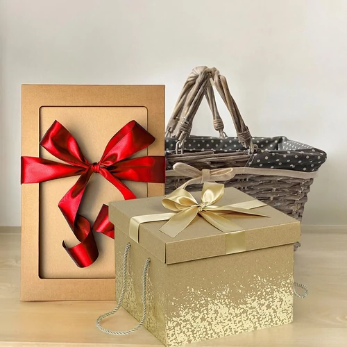 Gift wrapping Gift wrapping